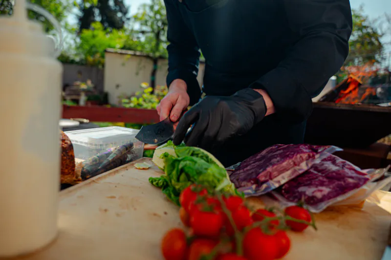 Frische Zutaten werden für das Live-Cooking vorbereitet